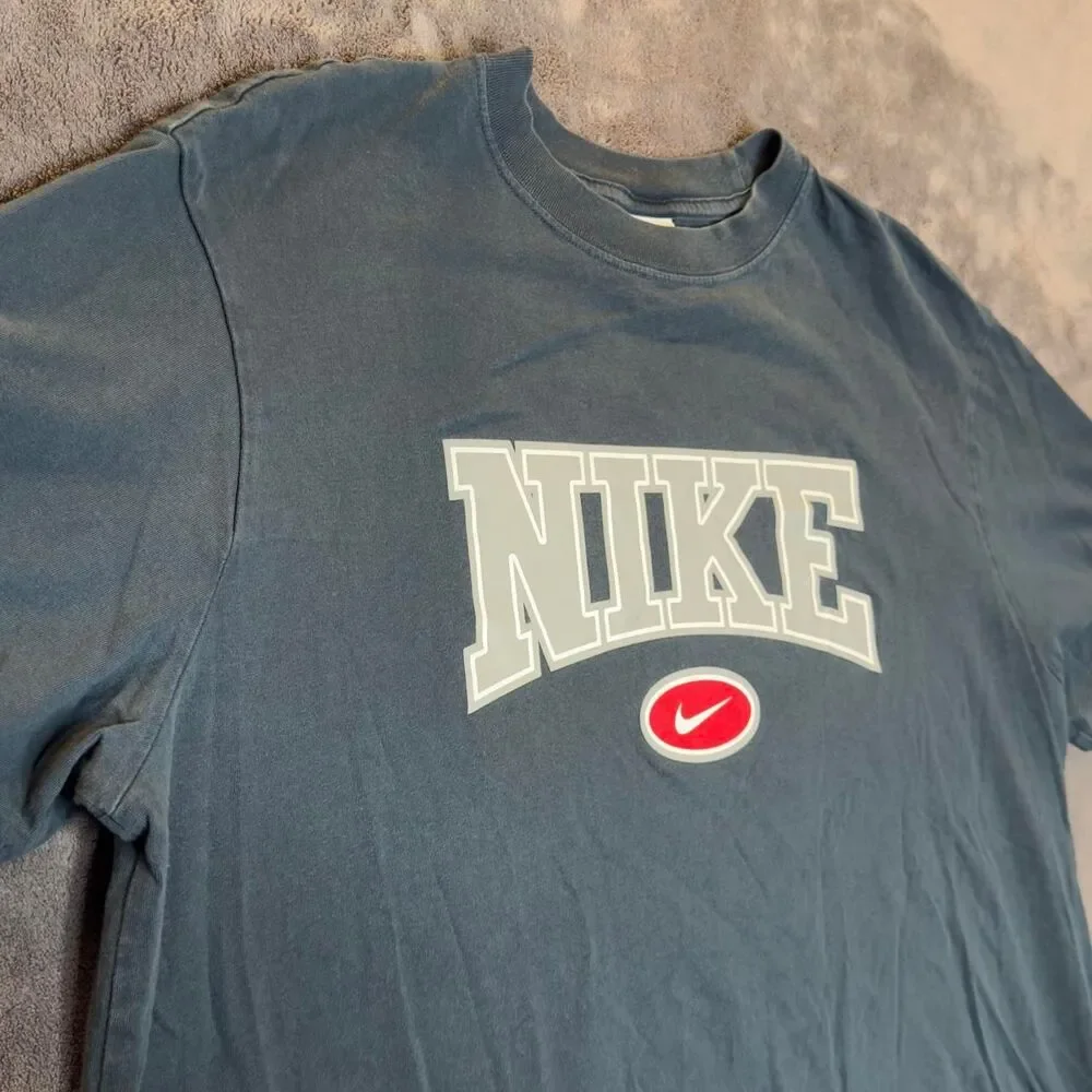 Nike Men's Navy and Blue T-shirt